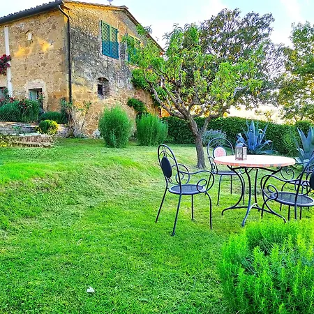 Borgo Villa Certano - Case Vacanza In Toscana Lantgård