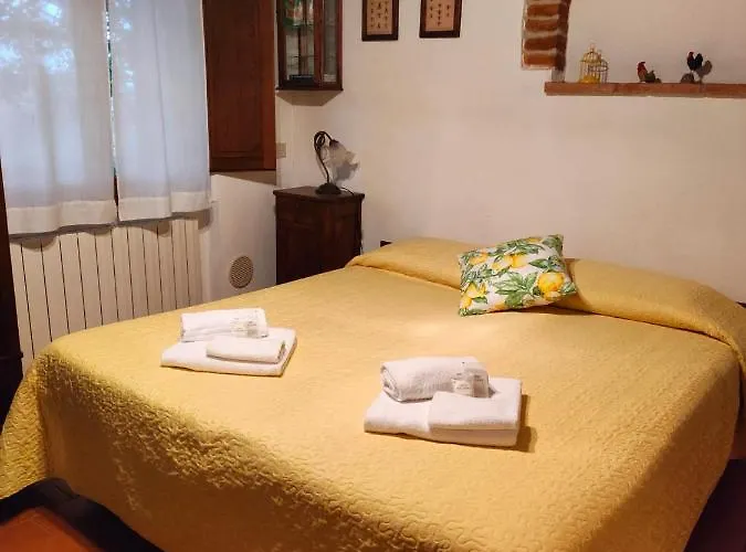 Borgo Villa Certano - Case Vacanza In Toscana Lantgård Siena